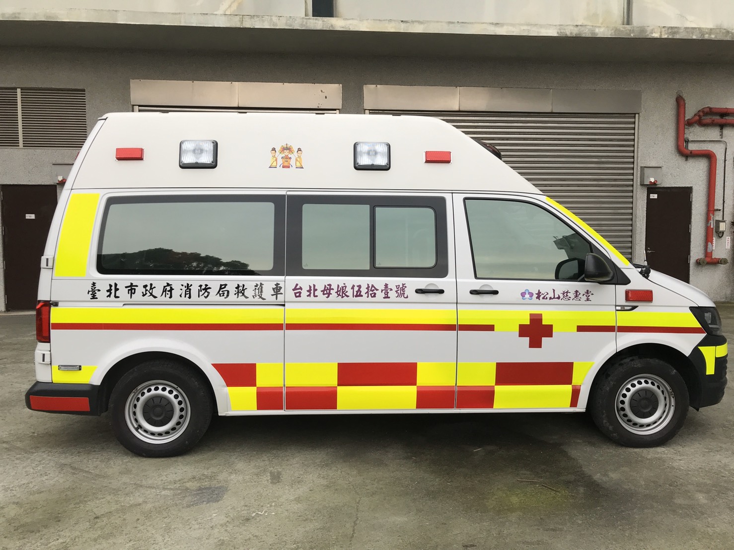 3M鑽石級反光-緊急救護車輛應用-反光紙